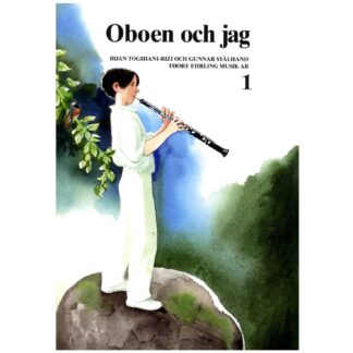 En bokomslag till "Oboen och jag 1" av Bijan Toghinan-Rizi och Gunnar Stålhand. Omslaget visar en akvarellillustration av en ung person klädd i vitt, som står på en sten och spelar oboe i en grönskande naturmiljö. I bakgrunden syns ett blåtonat himmelskt ljus, och till vänster finns ett träd med gröna blad och en liten fågel sittande på en gren.